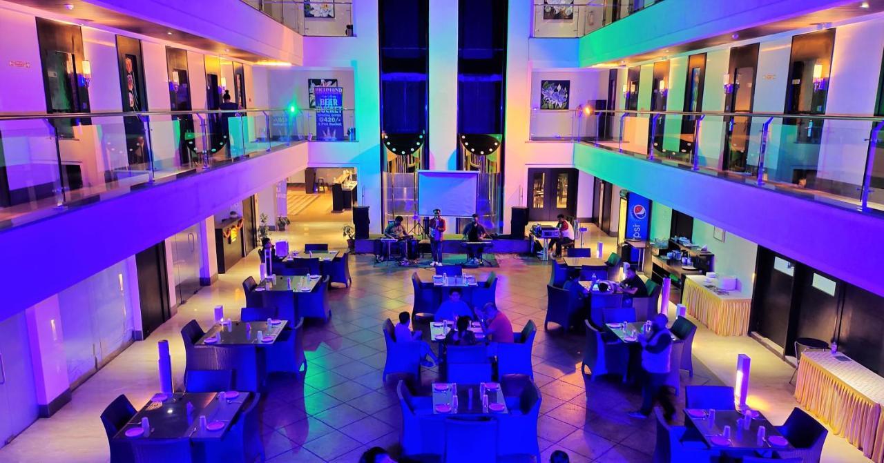 Hotel Grand Visava Lonavala Exteriör bild