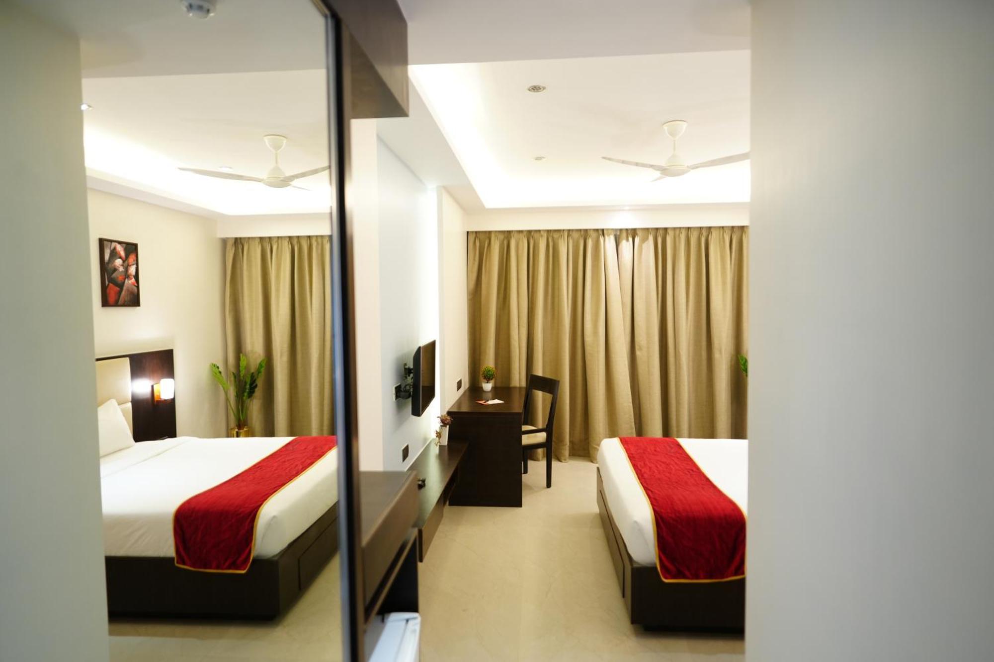 Hotel Grand Visava Lonavala Exteriör bild