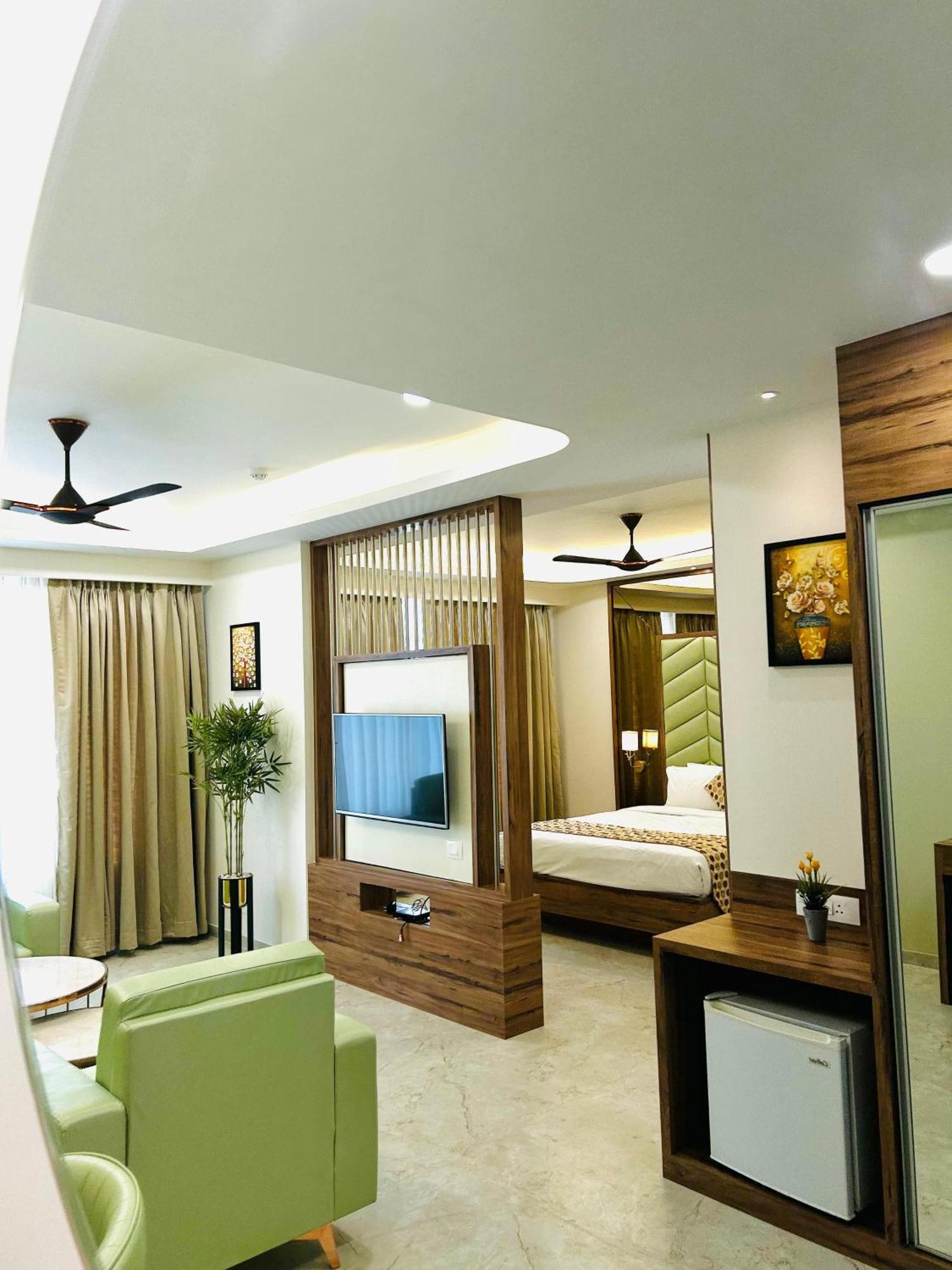Hotel Grand Visava Lonavala Exteriör bild