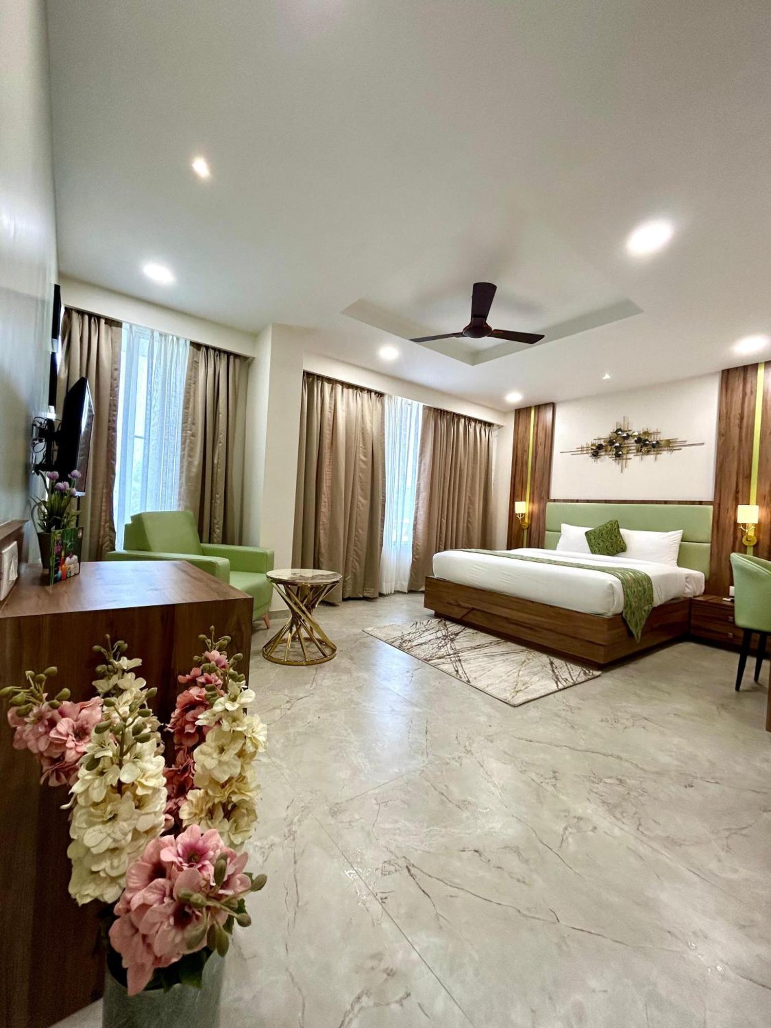 Hotel Grand Visava Lonavala Exteriör bild