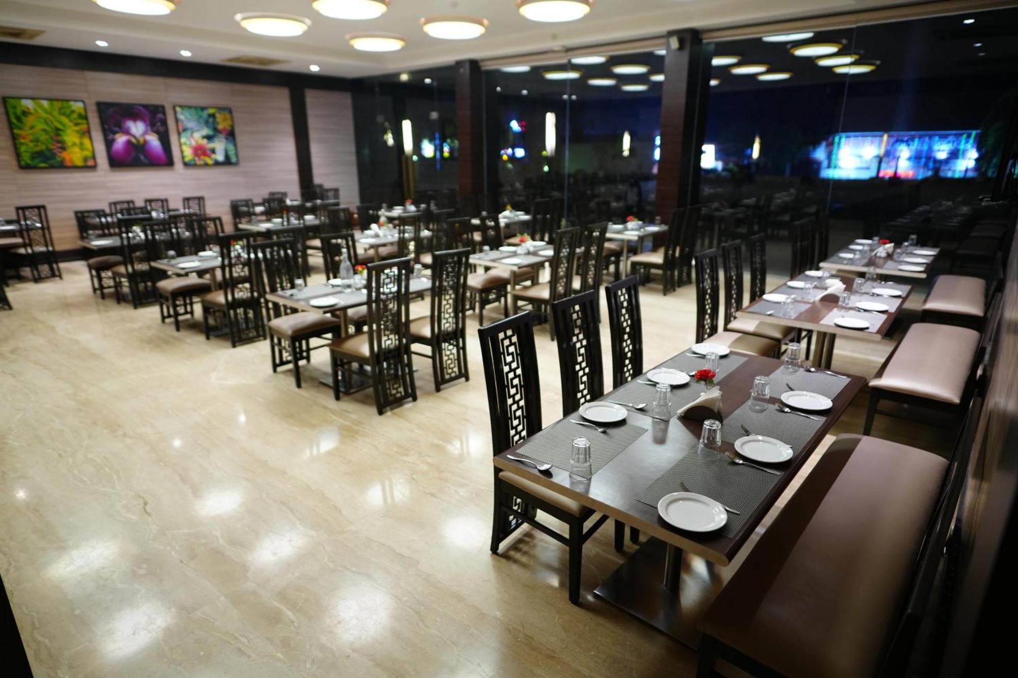 Hotel Grand Visava Lonavala Exteriör bild
