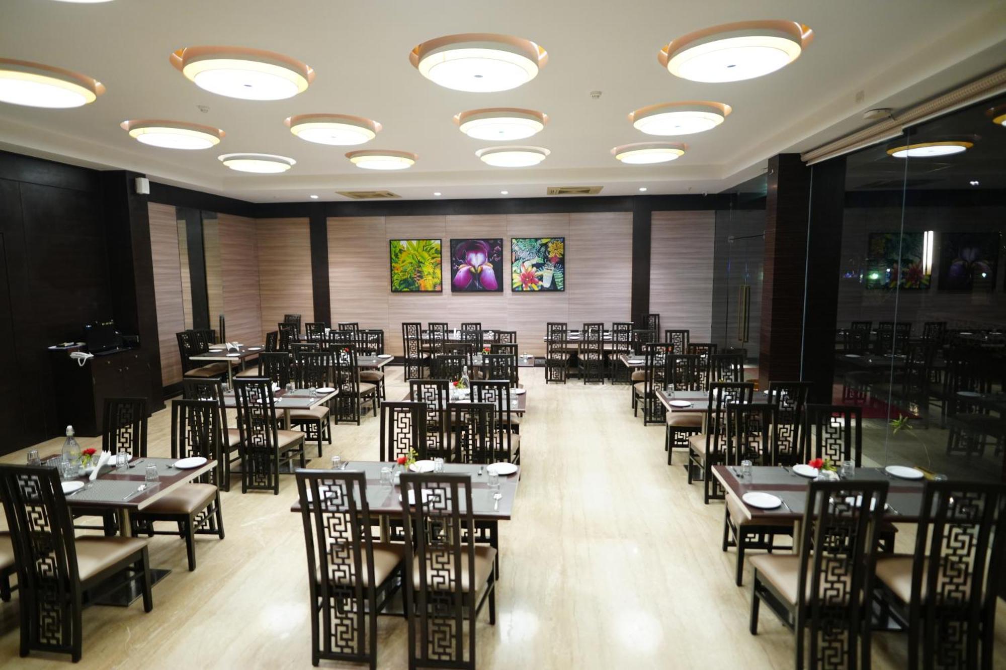 Hotel Grand Visava Lonavala Exteriör bild