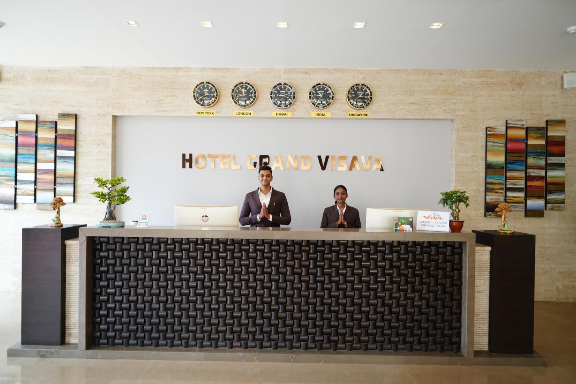 Hotel Grand Visava Lonavala Exteriör bild
