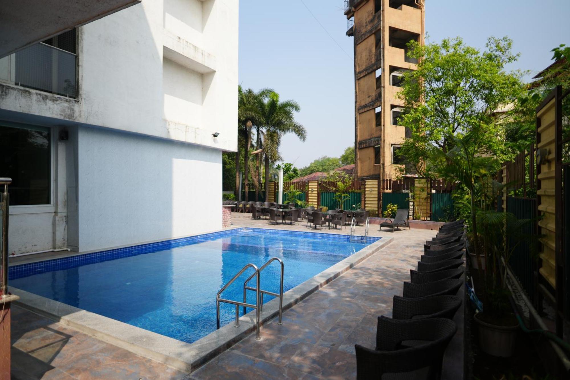 Hotel Grand Visava Lonavala Exteriör bild