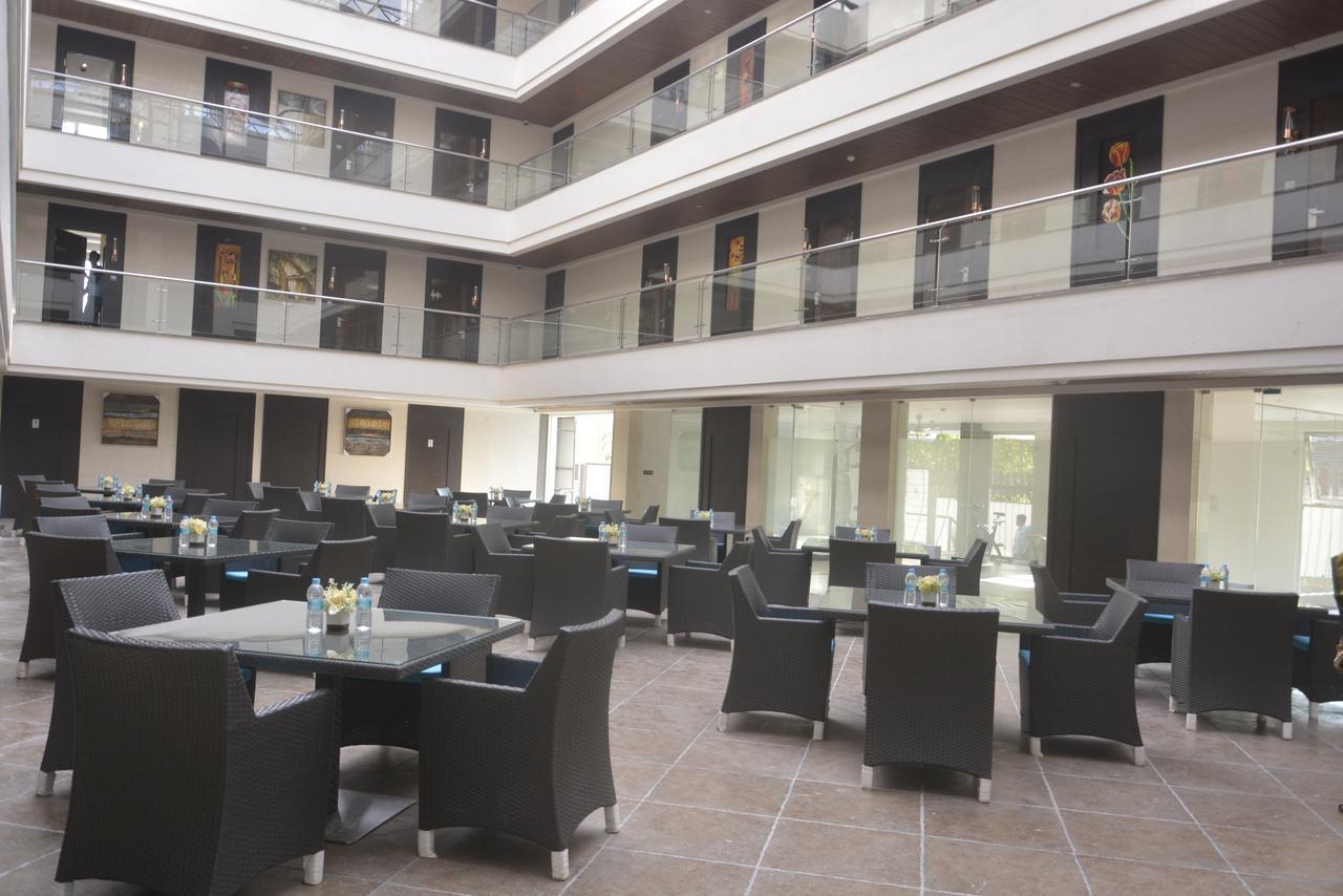 Hotel Grand Visava Lonavala Exteriör bild