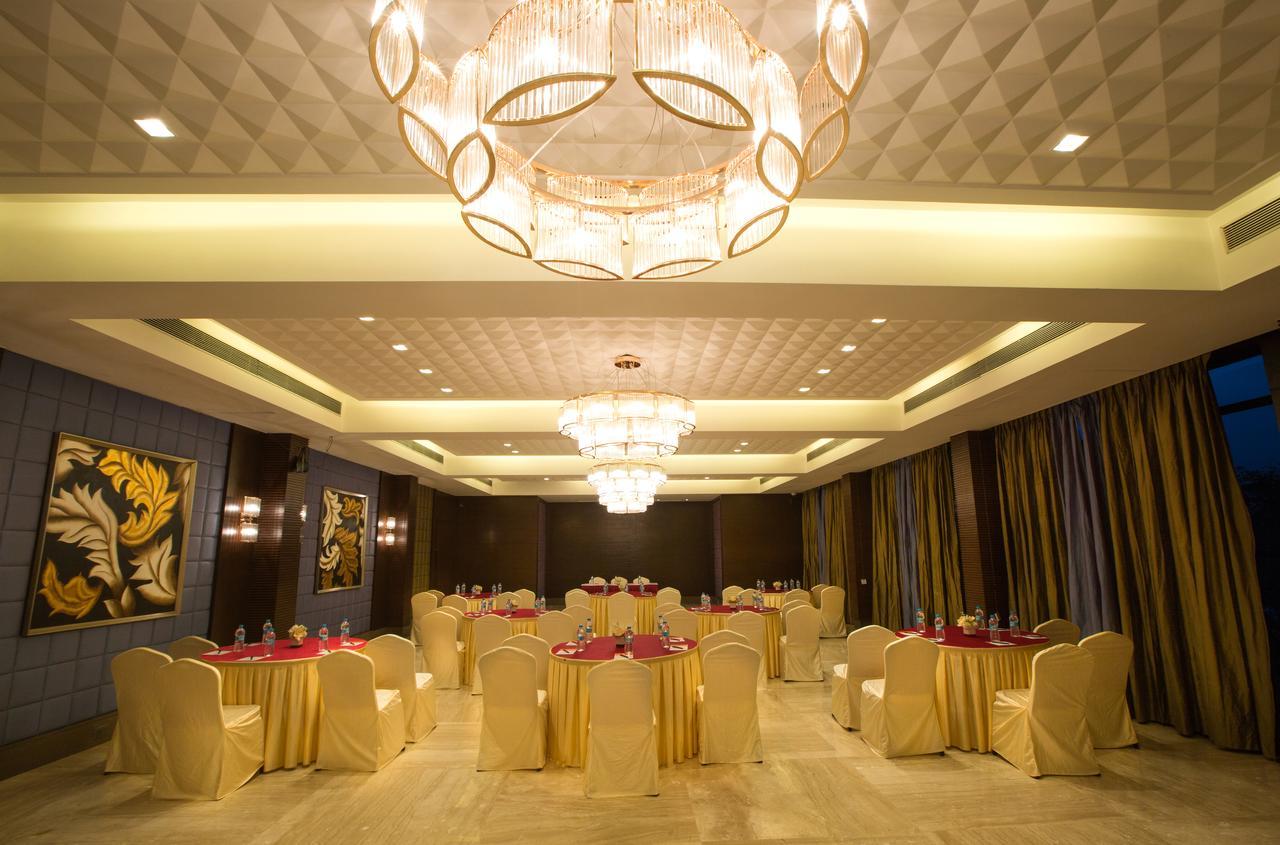 Hotel Grand Visava Lonavala Exteriör bild
