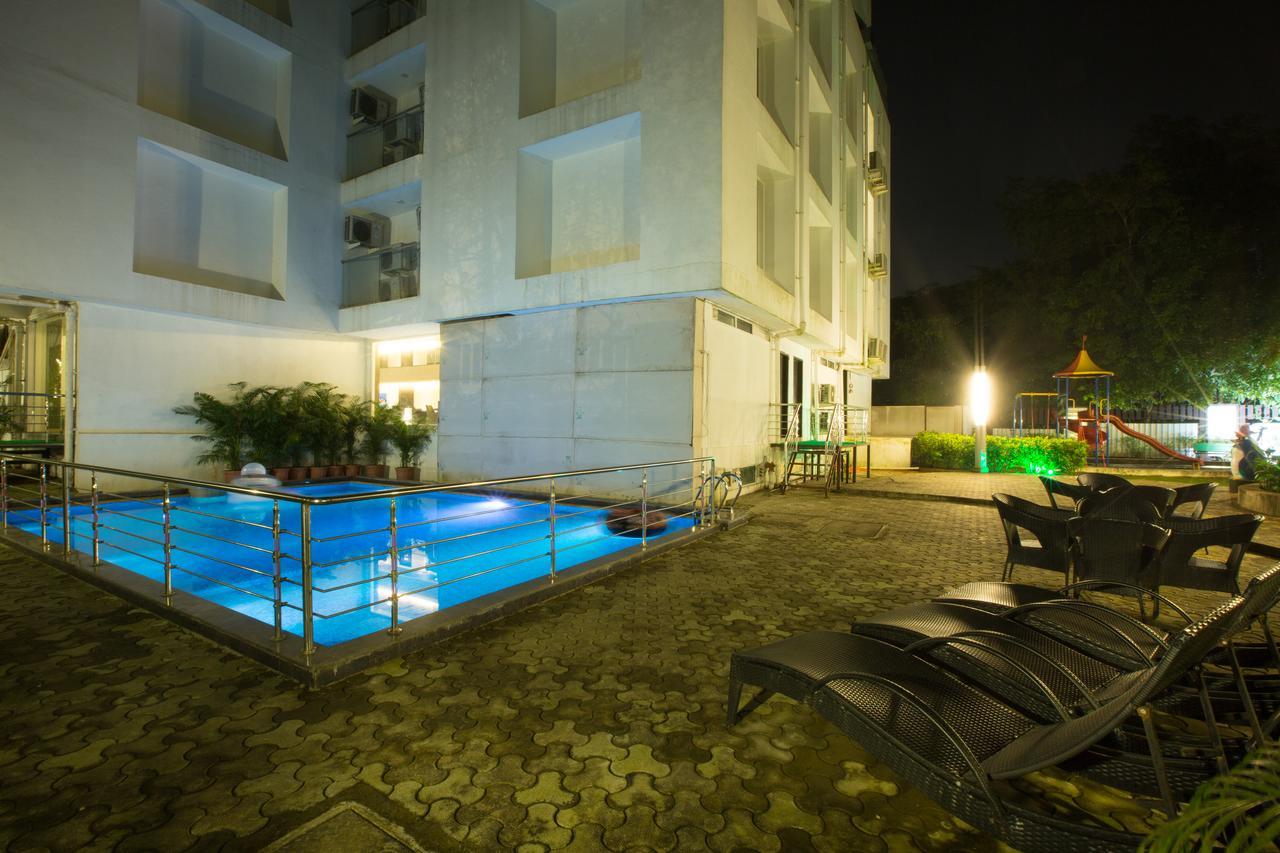 Hotel Grand Visava Lonavala Exteriör bild