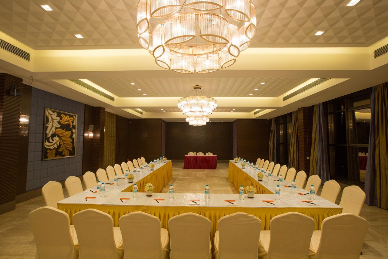 Hotel Grand Visava Lonavala Exteriör bild